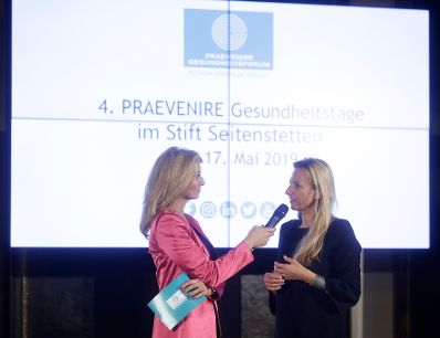 Am 16. Mai 2019 hielt Bundesministerin Juliane Bogner-Strau&szlig; (r.) die Keynote bei den Praeveniere Gesundheitstagen.