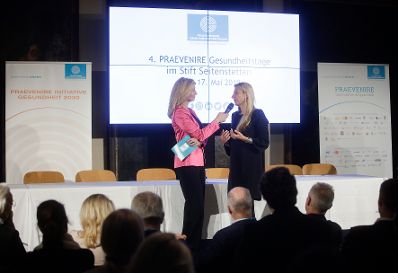 Am 16. Mai 2019 hielt Bundesministerin Juliane Bogner-Strau&szlig; (r.) die Keynote bei den Praeveniere Gesundheitstagen.