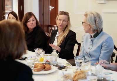 Am 17. Mai 2019 nahm Bundesministerin Juliane Bogner-Strau&szlig; (im Bild) an einem Arbeitsfr&uuml;hst&uuml;ck mit Botschafterinnen und Botschafter in der kanadischen Botschafter teil.