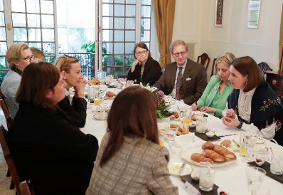 Am 17. Mai 2019 nahm Bundesministerin Juliane Bogner-Strau&szlig; (im Bild) an einem Arbeitsfr&uuml;hst&uuml;ck mit Botschafterinnen und Botschafter in der kanadischen Botschafter teil.
