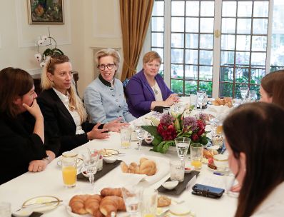 Am 17. Mai 2019 nahm Bundesministerin Juliane Bogner-Strau&szlig; (im Bild) an einem Arbeitsfr&uuml;hst&uuml;ck mit Botschafterinnen und Botschafter in der kanadischen Botschafter teil.
