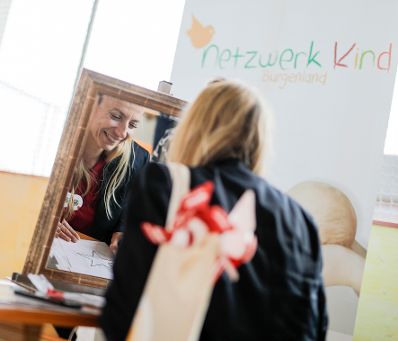 Am 18. Mai 2019 besuchte Bundesministerin Juliane Bogner-Strau&szlig; das Spielefest des Burgenl&auml;ndischen Familienbund.