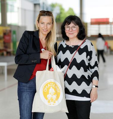 Am 18. Mai 2019 besuchte Bundesministerin Juliane Bogner-Strau&szlig; (l.) das Spielefest des Burgenl&auml;ndischen Familienbund.