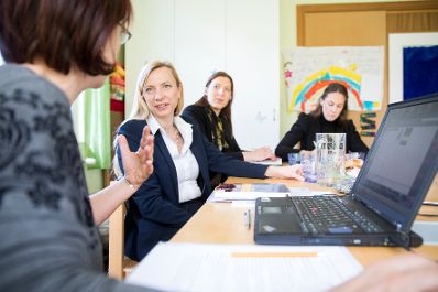 Am 1. Februar 2018 besuchte Bundesministerin Juliane Bogner-Strau&szlig; (2.v.l.) den Verein "Rainbows" in Graz.
