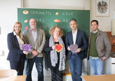 Am 1. Februar 2018 besuchte Bundesministerin Juliane Bogner-Strau&szlig; (l.) die Sonderschule Rosenhain in Graz. Im Bild mit Bezirksvorsteher Gerd Wilfing (r.) und Stadtrat Kurt Hohensinner (2.v.r.).