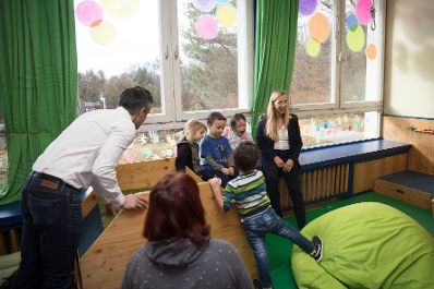 Am 1. Februar 2018 besuchte Bundesministerin Juliane Bogner-Strau&szlig; (r.) den heilp&auml;dagogischen Kindergarten Panoramagasse in Graz.