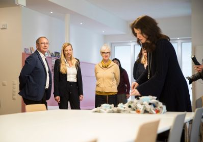 Am 1. Februar 2018 besuchte Bundesministerin Juliane Bogner-Strau&szlig; (2.v.l.) den Verein "Frauenh&auml;user Steiermark" in Graz.