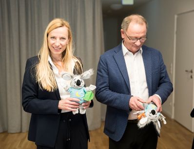 Am 1. Februar 2018 besuchte Bundesministerin Juliane Bogner-Strau&szlig; (l.) den Verein "Frauenh&auml;user Steiermark" in Graz. Im Bild mit Landtagsabgeordnetem Detlev Eisel-Eiselsberg (r.).