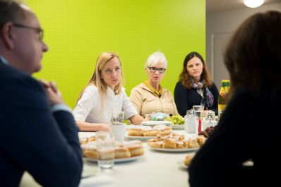 Am 1. Februar 2018 besuchte Bundesministerin Juliane Bogner-Strau&szlig; (2.v.l.) den Verein "Frauenh&auml;user Steiermark" in Graz.