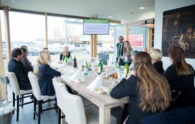 Am 1. Februar 2018 besuchte Bundesministerin Juliane Bogner-Strau&szlig; die Zentrale der Organisation "WIKI" ("Wir Kinder") in Graz.