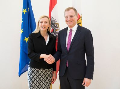 Am 15. M&auml;rz 2018 reiste Bundesministerin Juliane Bogner-Strau&szlig; (l.) im Zuge eines Bundesl&auml;ndertags nach Ober&ouml;sterreich. Im Bild mit dem Landeshauptmann von Ober&ouml;sterreich Thomas Stelzer (r.).