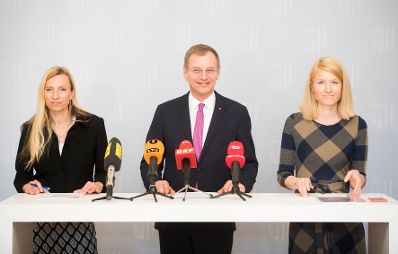 Am 15. M&auml;rz 2018 reiste Bundesministerin Juliane Bogner-Strau&szlig; (l.) im Zuge eines Bundesl&auml;ndertags nach Ober&ouml;sterreich. Im Bild mit dem Landeshauptmann von Ober&ouml;sterreich Thomas Stelzer (m.) und Landesr&auml;tin Christine Haberlander (r.) bei der Pressekonferenz.