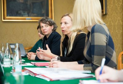 Am 15. M&auml;rz 2018 reiste Bundesministerin Juliane Bogner-Strau&szlig; (2.v.r.) im Zuge eines Bundesl&auml;ndertags nach Ober&ouml;sterreich. Im Bild mit Landesr&auml;tin Christine Haberlander (r.) beim Treffen mit Gesch&auml;ftsf&uuml;hrerinnen von Frauenvereinen und Beratungsstellen.
