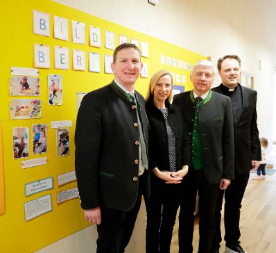 Am 23. M&auml;rz 2018 reiste Bundesministerin Juliane Bogner-Strau&szlig; (2.v.l.) im Zuge eines Bundesl&auml;ndertags in die Steiermark. Im Bild mit dem B&uuml;rgermeister von Mautern Andreas K&uuml;hberger (l.) bei der Er&ouml;ffnung der Kinderkrippe in Mautern.