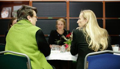Am 23. M&auml;rz 2018 reiste Bundesministerin Juliane Bogner-Strau&szlig; (r.) im Zuge eines Bundesl&auml;ndertags in die Steiermark. Im Bild bei der Kinderdrehscheibe Graz.