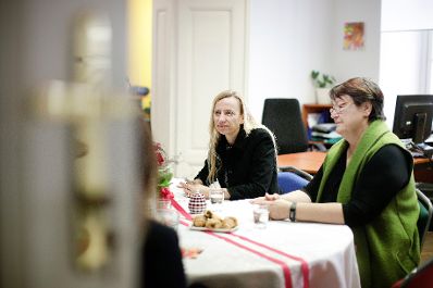 Am 23. M&auml;rz 2018 reiste Bundesministerin Juliane Bogner-Strau&szlig; (l.) im Zuge eines Bundesl&auml;ndertags in die Steiermark. Im Bild bei der Kinderdrehscheibe Graz.