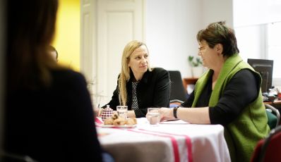 Am 23. M&auml;rz 2018 reiste Bundesministerin Juliane Bogner-Strau&szlig; (2.v.r.) im Zuge eines Bundesl&auml;ndertags in die Steiermark. Im Bild bei der Kinderdrehscheibe Graz.