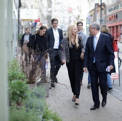 Am 4. April 2018 besuchte Bundesministerin Juliane Bogner-Strau&szlig; (v.l.) die Wiener Interventionsstelle gegen Gewalt in der Familie. Im Bild mit dem Nationalratsabgeordneten Karl Mahrer (v.r.).