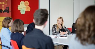 Am 4. April 2018 besuchte Bundesministerin Juliane Bogner-Strau&szlig; (im Bild) die Wiener Interventionsstelle gegen Gewalt in der Familie.