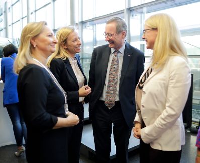 Am 19. April 2018 nahm Bundesministerin Juliane Bogner-Strau&szlig; (2.v.l.) am Er&ouml;ffnungstalk zum "5. &Ouml;sterreichischen Unternehmerinnenkongress" teil. Im Bild mit Bundesministerin Margarete Schramb&ouml;ck (r.) und dem Pr&auml;sidenten der Wirtschaftskammer &Ouml;sterreich Christoph Leitl (2.v.r.).