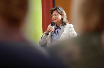 Am 28. Mai 2018 nahm Bundesministerin Juliane Bogner-Strau&szlig; an der Podiumsdiskussion zum Thema "Sicherheit im Internet" teil. Im Bild die Bezirksinspektorin des Landeskriminalamts Wien Christina Gabriel.