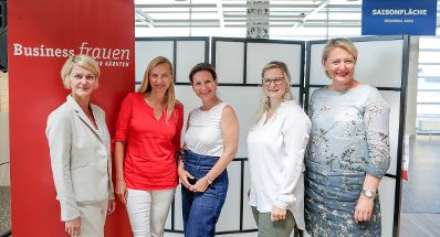 Am 4. Juni 2018 reiste Bundesministerin Juliane Bogner-Strau&szlig; (2.v.l.) im Zuge eines Bundesl&auml;ndertags nach K&auml;rnten. Im Bild beim Besuch als Podiumsgast bei Business Frauen Center - IKEA Fr&uuml;hst&uuml;ck "Mama im Management - Karriere &amp; Familie machbar...?"