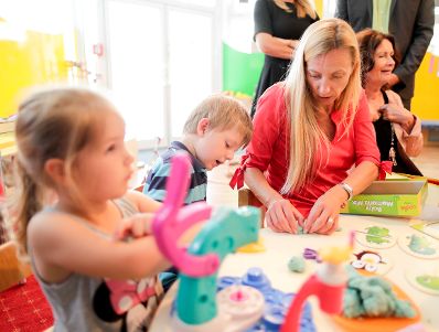 Am 4. Juni 2018 reiste Bundesministerin Juliane Bogner-Strau&szlig; im Zuge eines Bundesl&auml;ndertags nach K&auml;rnten. Im Bild beim Besuch der "Kinderwerkstadt Klagenfurt".