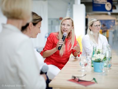 Am 4. Juni 2018 reiste Bundesministerin Juliane Bogner-Strau&szlig; (2.v.r.) im Zuge eines Bundesl&auml;ndertags nach K&auml;rnten. Im Bild beim Besuch als Podiumsgast bei Business Frauen Center - IKEA Fr&uuml;hst&uuml;ck "Mama im Management - Karriere &amp; Familie machbar...?"