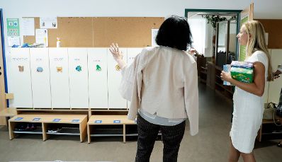 Am 26. Juli 2018 reiste Bundesministerin Juliane Bogner-Strau&szlig; (r.) im Zuge eines Bundesl&auml;ndertags nach Ober&ouml;sterreich. Im Bild zu Besuch beim Verein f&uuml;r Frauen und Qualifikation.