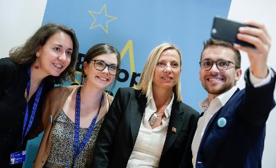 Am 2. September 2018 nahm Bundesministerin Juliane Bogner-Strau&szlig; (3.v.l.) an der Jugendkonferenz der Europ&auml;ischen Union teil.