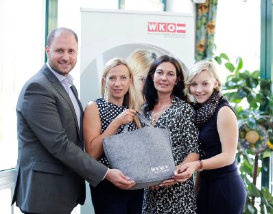 Am 6. September 2018 reiste Bundesministerin Juliane Bogner-Strau&szlig; (2.v.l.) im Zuge eines Bundesl&auml;ndertags ins Burgenland. Im Bild beim Besuch der F&ouml;rderwerkst&auml;tte "Rettet das Kind".