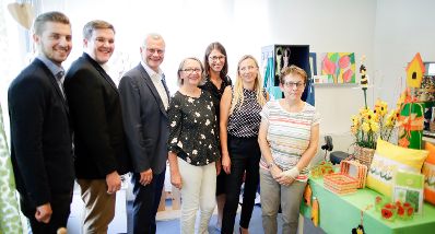 Am 6. September 2018 reiste Bundesministerin Juliane Bogner-Strau&szlig; (2.v.r.) im Zuge eines Bundesl&auml;ndertags ins Burgenland. Im Bild beim Besuch der F&ouml;rderwerkst&auml;tte "Rettet das Kind".