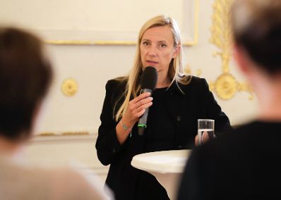 Am 14. September 2018 waren die Weizer Bezirksdamen zu Besuch bei Bundesministerin Juliane Bogner-Strau&szlig; (im Bild).