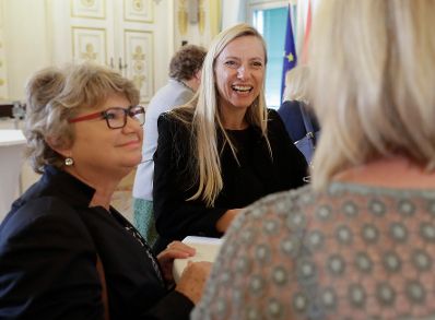 Am 14. September 2018 waren die Weizer Bezirksdamen zu Besuch bei Bundesministerin Juliane Bogner-Strau&szlig; (2.v.l.).