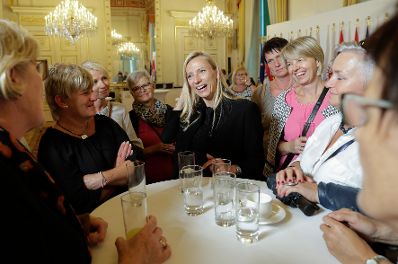 Am 14. September 2018 waren die Weizer Bezirksdamen zu Besuch bei Bundesministerin Juliane Bogner-Strau&szlig;.