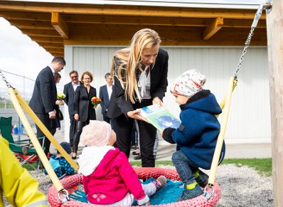Am 24. September 2018 reiste Bundesministerin Juliane Bogner-Strau&szlig; (m.) anl&auml;sslich eines Bundesl&auml;ndertags nach Nieder&ouml;sterreich. Im Bild beim Besuch der "Tagesbetreuung Melk".