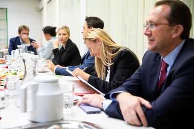 Am 24. September 2018 reiste Bundesministerin Juliane Bogner-Strau&szlig; (2.v.r.) anl&auml;sslich eines Bundesl&auml;ndertags nach Nieder&ouml;sterreich. Im Bild beim Besuch der Tagesst&auml;tte f&uuml;r Behinderte in Sankt P&ouml;lten.