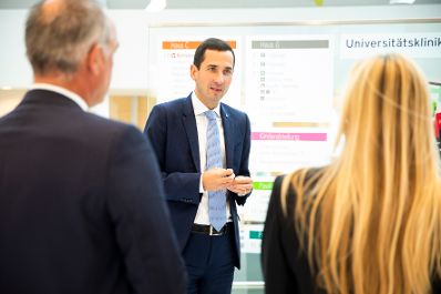 Am 24. September 2018 reiste Bundesministerin Juliane Bogner-Strau&szlig; anl&auml;sslich eines Bundesl&auml;ndertags nach Nieder&ouml;sterreich. Im Bild beim Besuch der Firma Markas im Uniklinikum in Sankt P&ouml;lten.