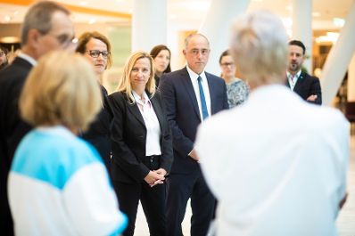 Am 24. September 2018 reiste Bundesministerin Juliane Bogner-Strau&szlig; anl&auml;sslich eines Bundesl&auml;ndertags nach Nieder&ouml;sterreich. Im Bild beim Besuch der Firma Markas im Uniklinikum in Sankt P&ouml;lten.