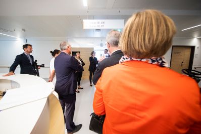 Am 24. September 2018 reiste Bundesministerin Juliane Bogner-Strau&szlig; anl&auml;sslich eines Bundesl&auml;ndertags nach Nieder&ouml;sterreich. Im Bild beim Besuch der Firma Markas im Uniklinikum in Sankt P&ouml;lten.