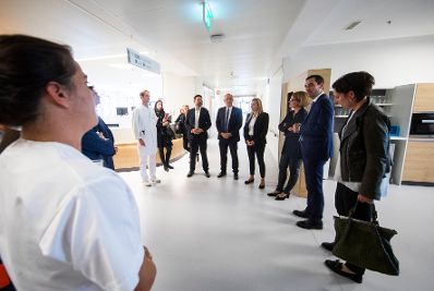 Am 24. September 2018 reiste Bundesministerin Juliane Bogner-Strau&szlig; anl&auml;sslich eines Bundesl&auml;ndertags nach Nieder&ouml;sterreich. Im Bild beim Besuch der Firma Markas im Uniklinikum in Sankt P&ouml;lten.