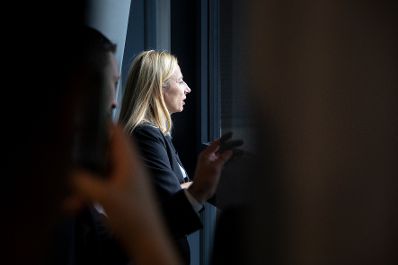Am 24. September 2018 reiste Bundesministerin Juliane Bogner-Strau&szlig; (im Bild) anl&auml;sslich eines Bundesl&auml;ndertags nach Nieder&ouml;sterreich. Im Bild beim Besuch der Firma Markas im Uniklinikum in Sankt P&ouml;lten.