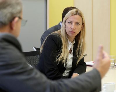 Am 25. September 2018 besichtigte Bundesministerin Juliane Bogner-Strau&szlig; (im Bild) das Projekt &bdquo;Start Wien Fl&uuml;chtlinge - Integration ab Tag 1&ldquo; in der Volksschule Brigittenau.