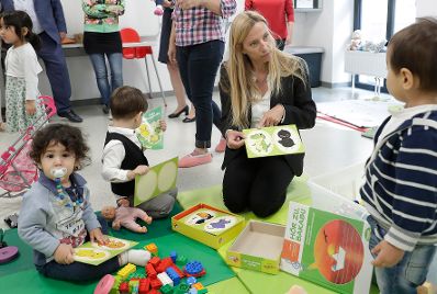 Am 25. September 2018 besichtigte Bundesministerin Juliane Bogner-Strau&szlig; (m.) das Projekt &bdquo;Start Wien Fl&uuml;chtlinge - Integration ab Tag 1&ldquo; in der Volksschule Brigittenau.