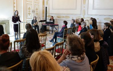 Am 8. Oktober 2018 &uuml;berreichte Bundesministerin Juliane Bogner-Strau&szlig; den K&auml;the-Leichter-Staatspreis an Andrea Bramberger (im Bild).