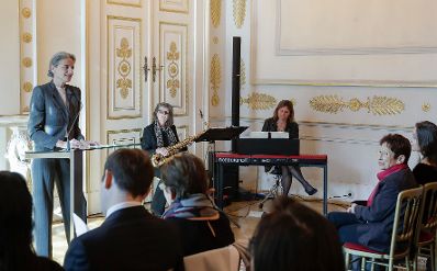 Am 8. Oktober 2018 &uuml;berreichte Bundesministerin Juliane Bogner-Strau&szlig; den K&auml;the-Leichter-Staatspreis an Traude Mitschka-Kogoj (im Bild).