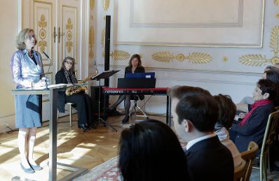 Am 8. Oktober 2018 &uuml;berreichte Jakob Calice den K&auml;the-Leichter-Preis f&uuml;r Frauenforschung, Geschlechterforschung und Gleichstellung in der Arbeitswelt an Kerstin Witt-L&ouml;w (im Bild).