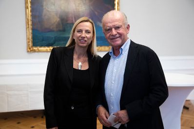 Am 8. Oktober 2018 &uuml;berreichte Bundesministerin Juliane Bogner-Strau&szlig; (l.) den Medienpreis f&uuml;r Kinderrechte.