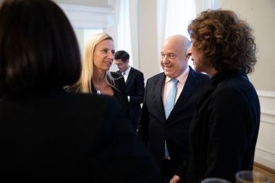 Am 8. Oktober 2018 &uuml;berreichte Bundesministerin Juliane Bogner-Strau&szlig; (l.) den Medienpreis f&uuml;r Kinderrechte.