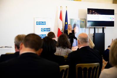 Am 8. Oktober 2018 &uuml;berreichte Bundesministerin Juliane Bogner-Strau&szlig; (im Bild) den Medienpreis f&uuml;r Kinderrechte.